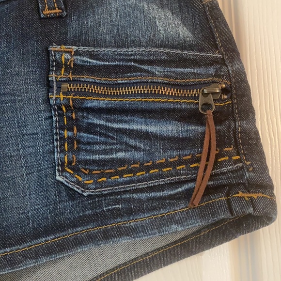 Guess Jean shorts - Picture 2 of 6